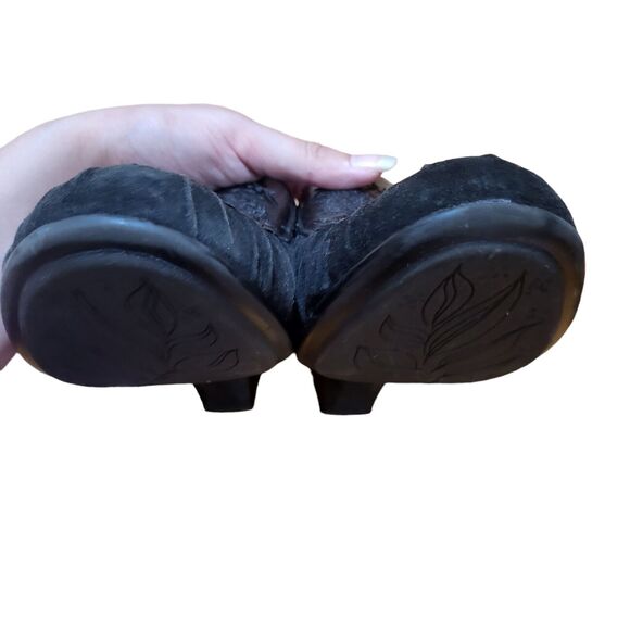 Softspots clogs gently used black embroidered leather/suede, 3 in heel, size 9.5 - Picture 3 of 8